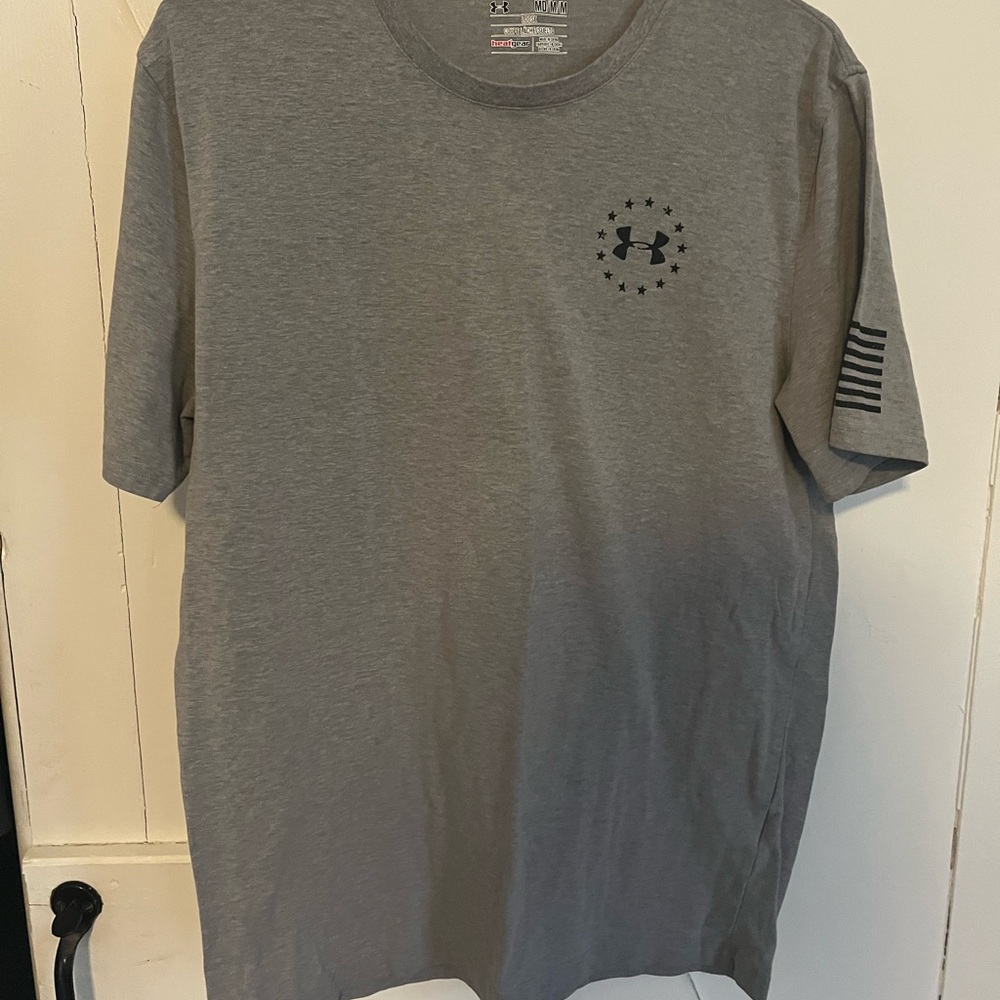 3/$15 SALE! Under Armour Charcoal Short Sleeve Tee